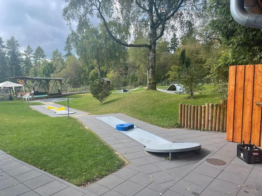 Gemuetliche Villa Am Waldrand In Taunusstein Bagian luar foto