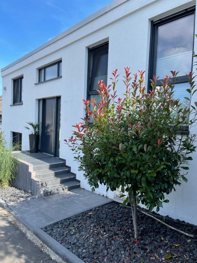 Gemuetliche Villa Am Waldrand In Taunusstein Bagian luar foto