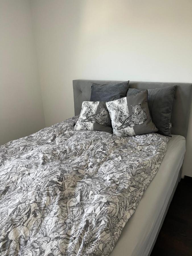 Gemuetliche Villa Am Waldrand In Taunusstein Bagian luar foto